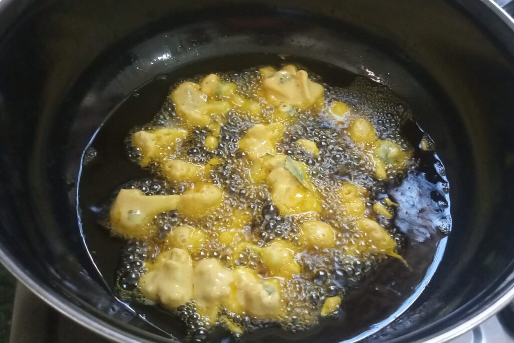 Cauliflower pakora