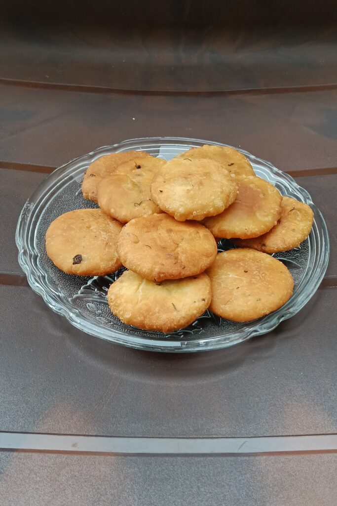 Methi mathari recipe
