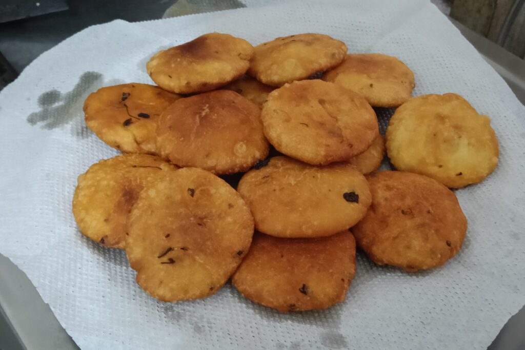 Methi mathari recipe