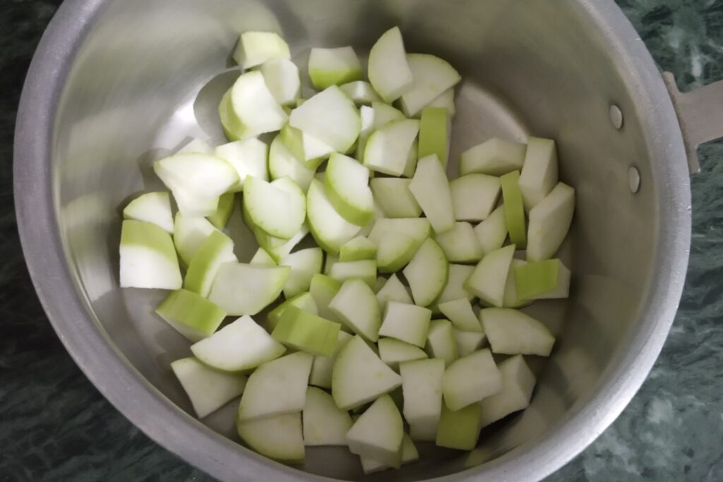 chopped lauki pieces for cooking