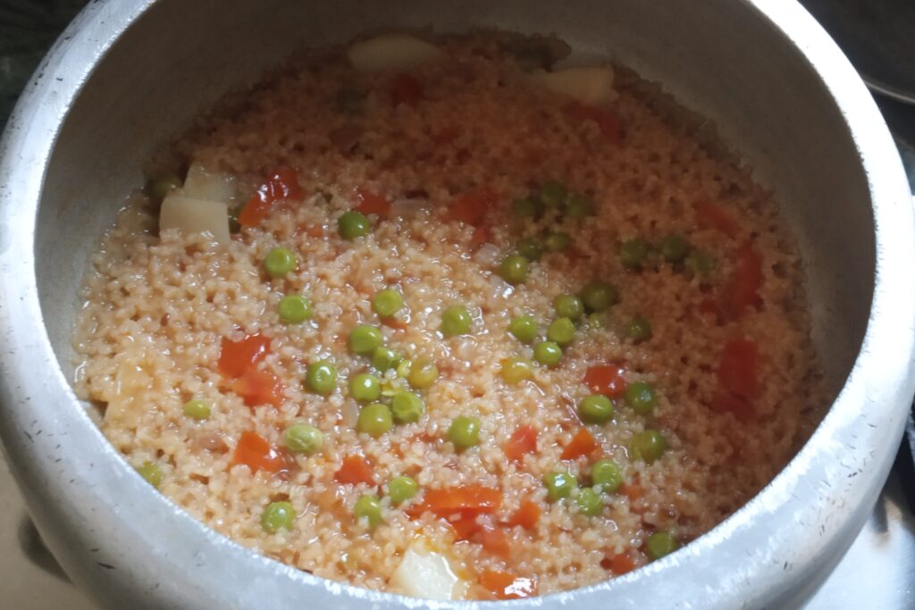 cooked vegetable daliya ready