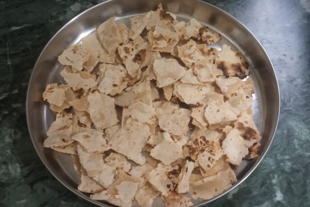 break rotis into pieces