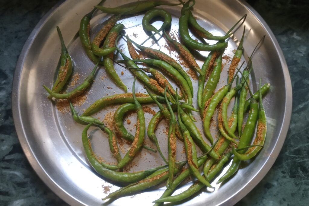 filling green chili with mixture