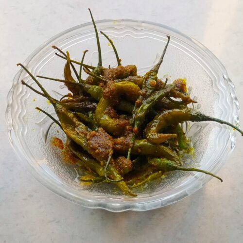 hari mirch ka achar served in a bowl