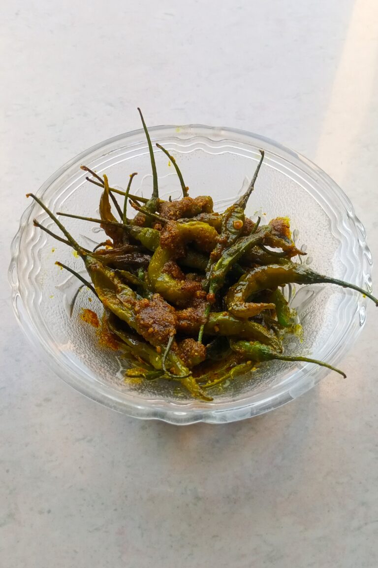 hari mirch ka achar served in a bowl