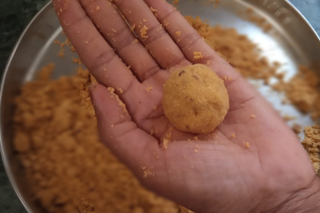 shaping ladoo in round shape