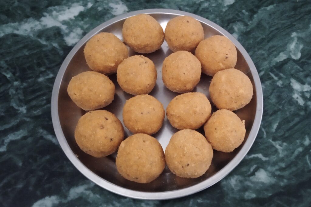 sattu ladoo placed in a plate