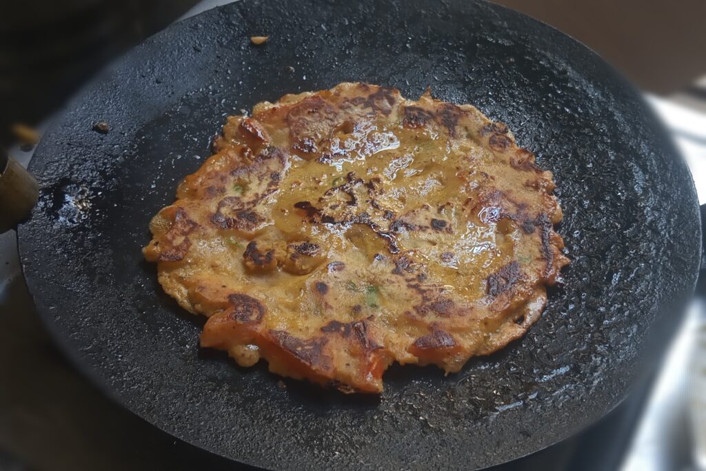 sprinkling oil on the chilla