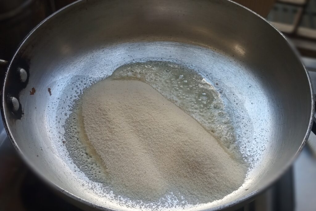 adding rava for suji kheer