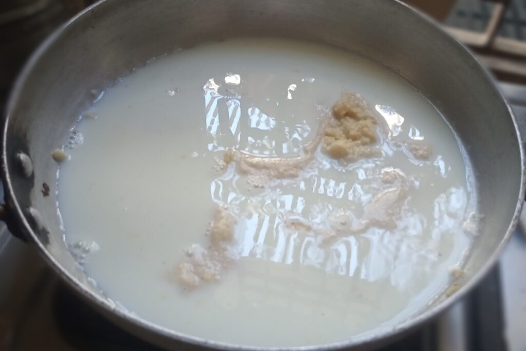 adding milk to the roasted rava