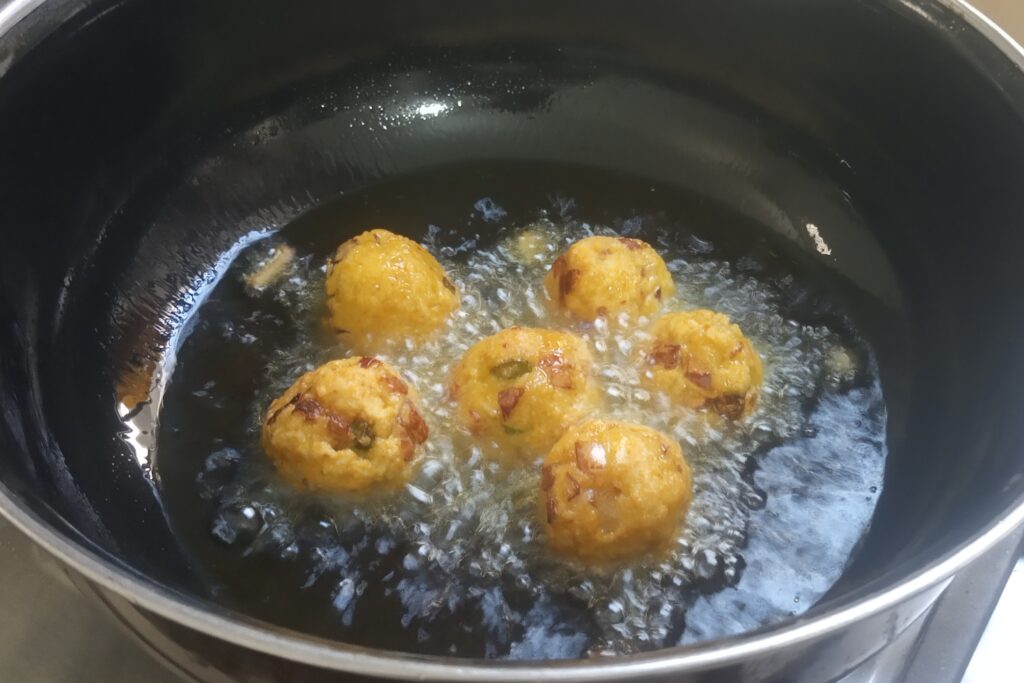 frying pakoras on medium heat
