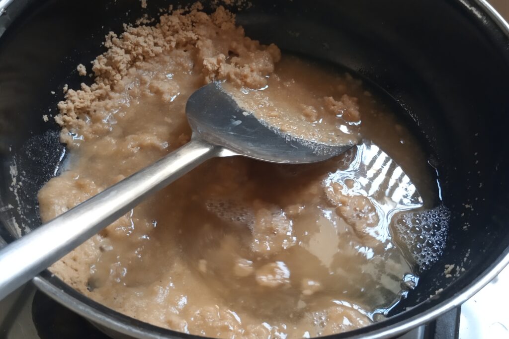 adding sugar mixture to the flour