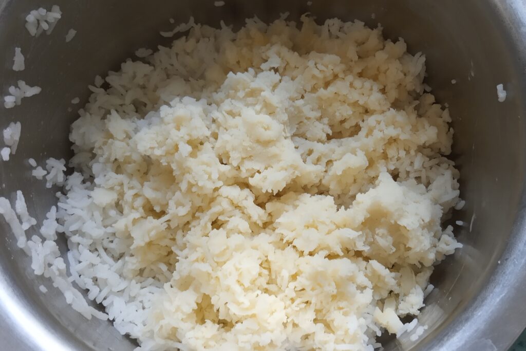 mashed potatoes are added in rice