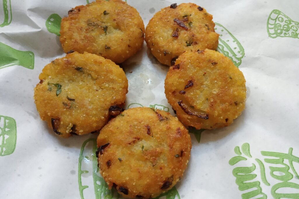 crispy rice cutlets placed on kitchen paper