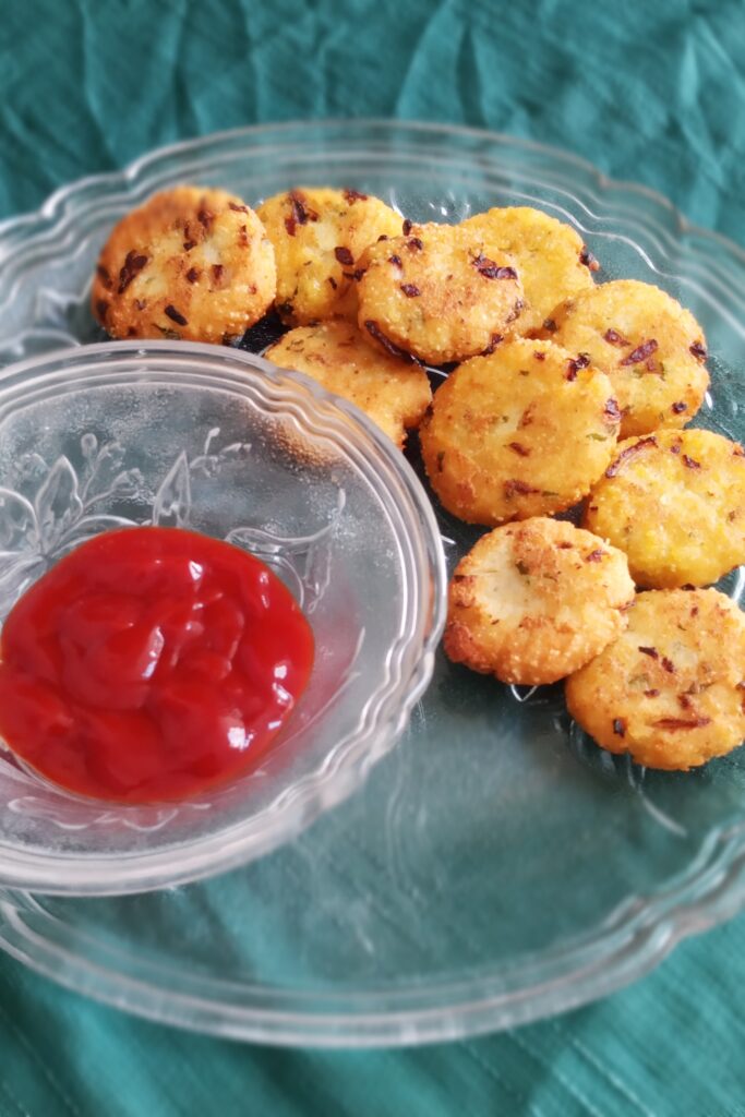 close up shot of crispy rice cutlets and sauce