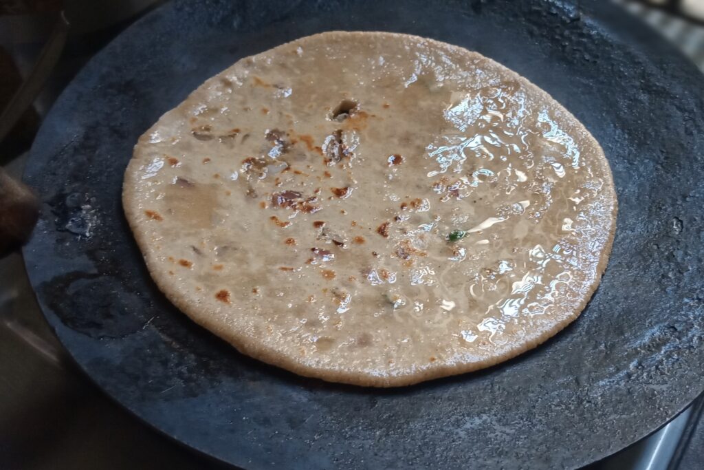 cooking onion paratha