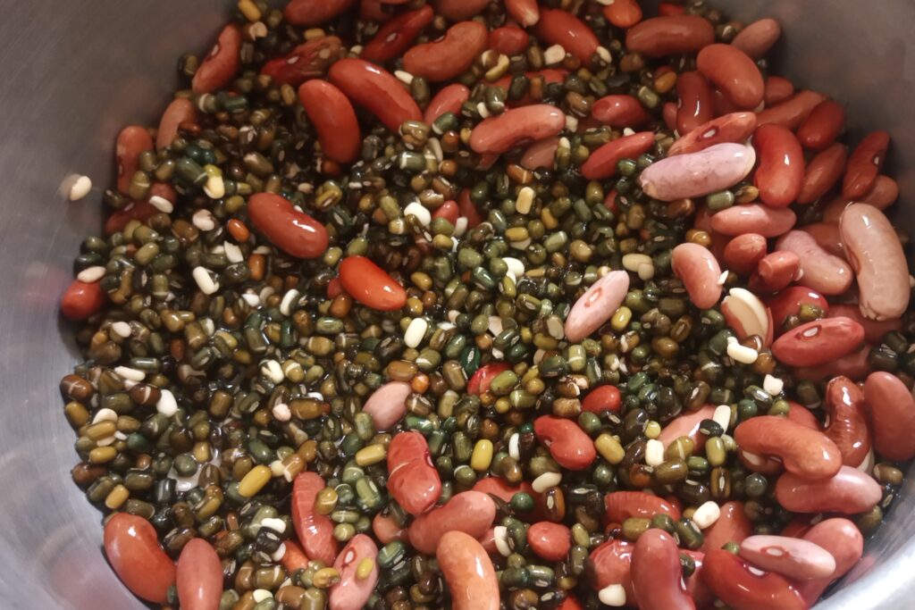soaked dal and rajma in a bowl
