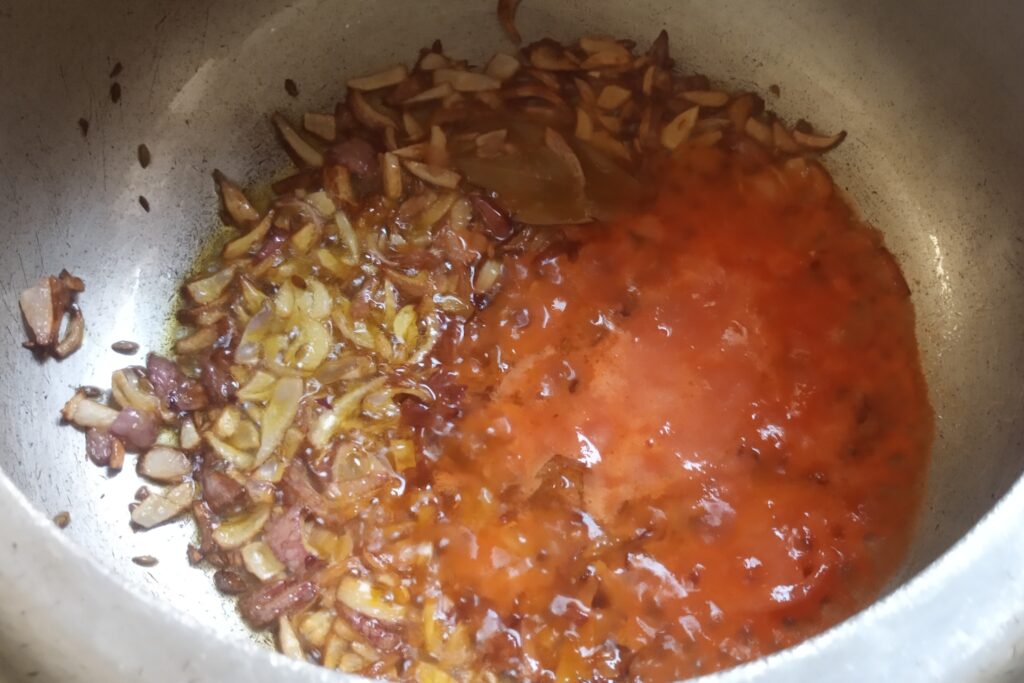 cook tomato puree with onions