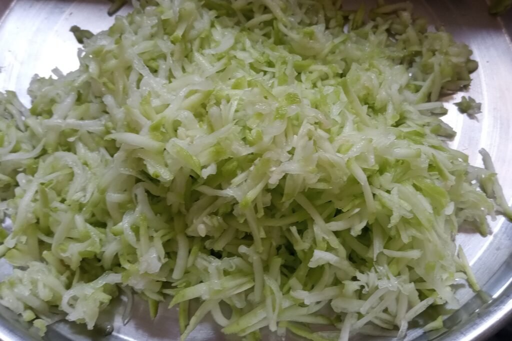 grated bottle gourd in a platter
