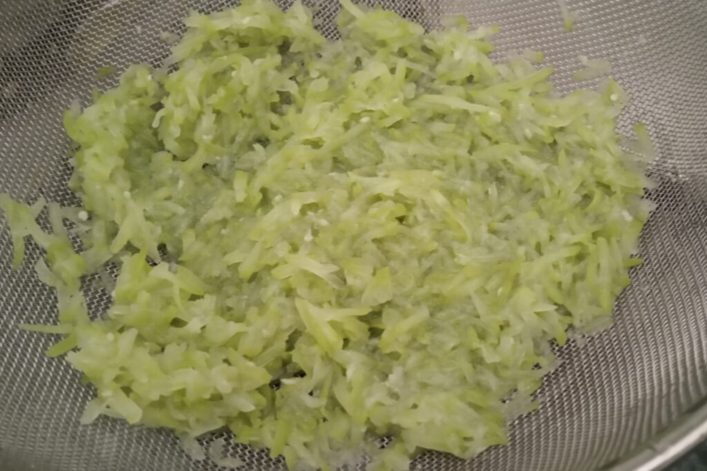 boiled bottle gourd in a strainer