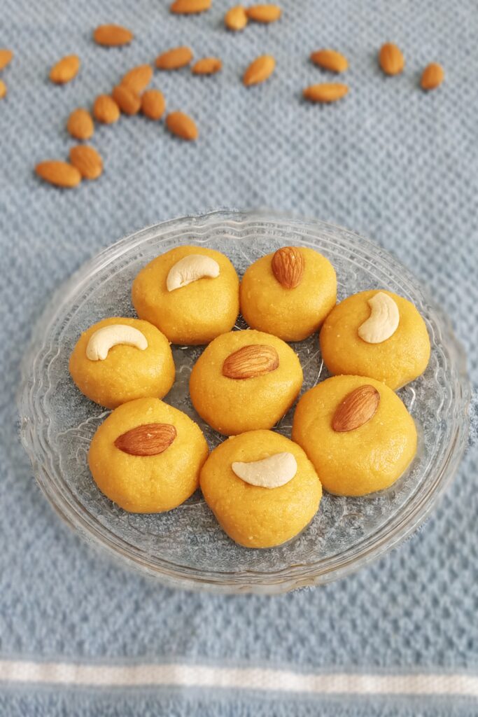 close up shot of besan ladoo garnished with nuts