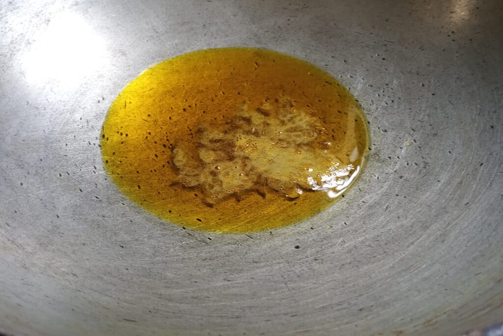 tempering cumin seeds in hot oil