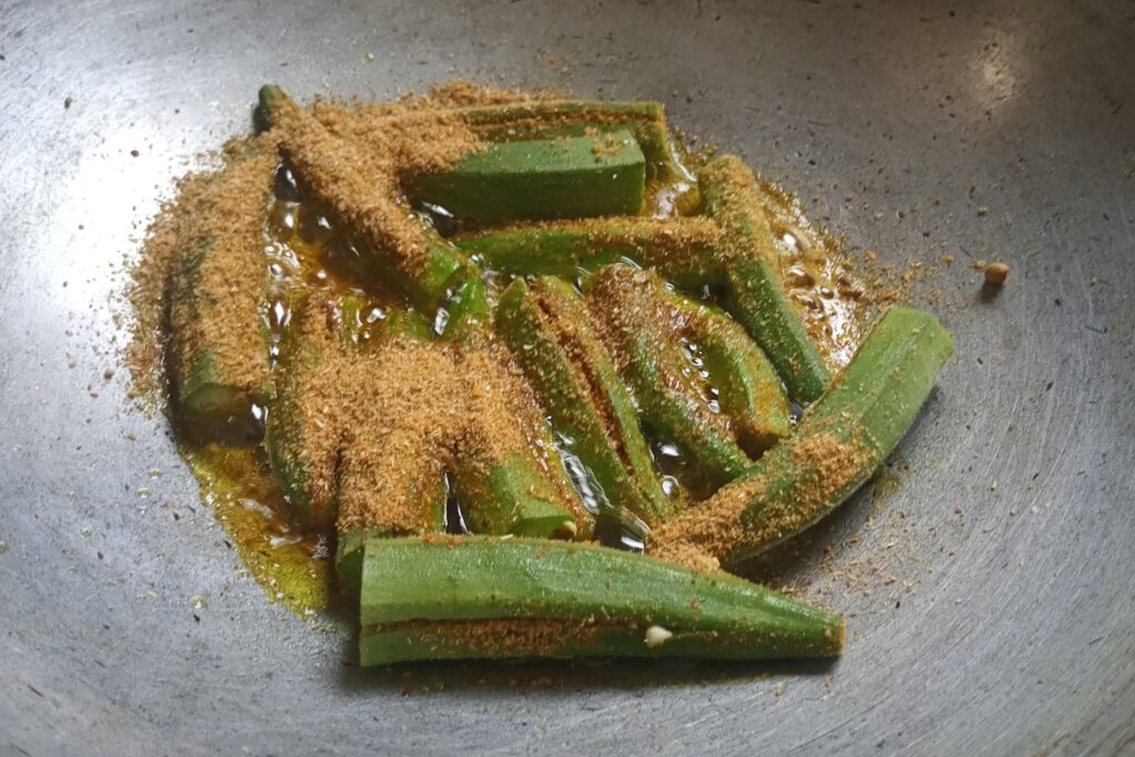 adding spices masala over the bhindi