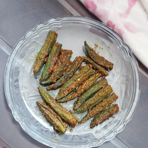served bharwa bhindi in a glass plate