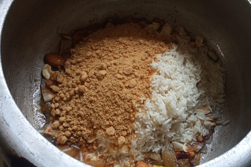 adds jaggery in the rice