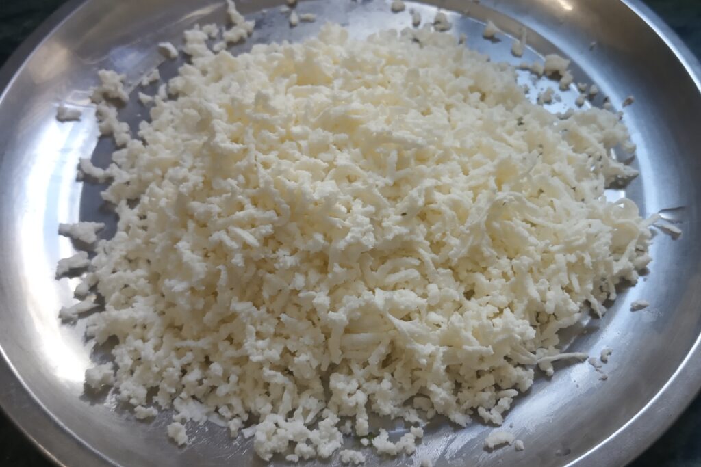 grated paneer in a plate