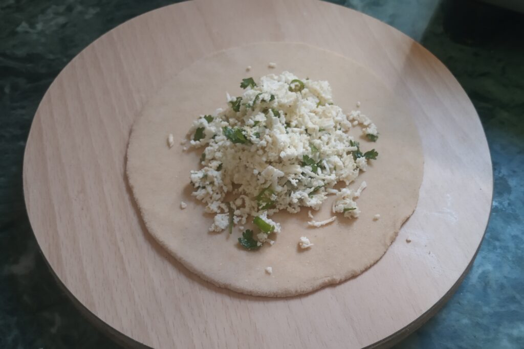 paneer filling on the rolled circle
