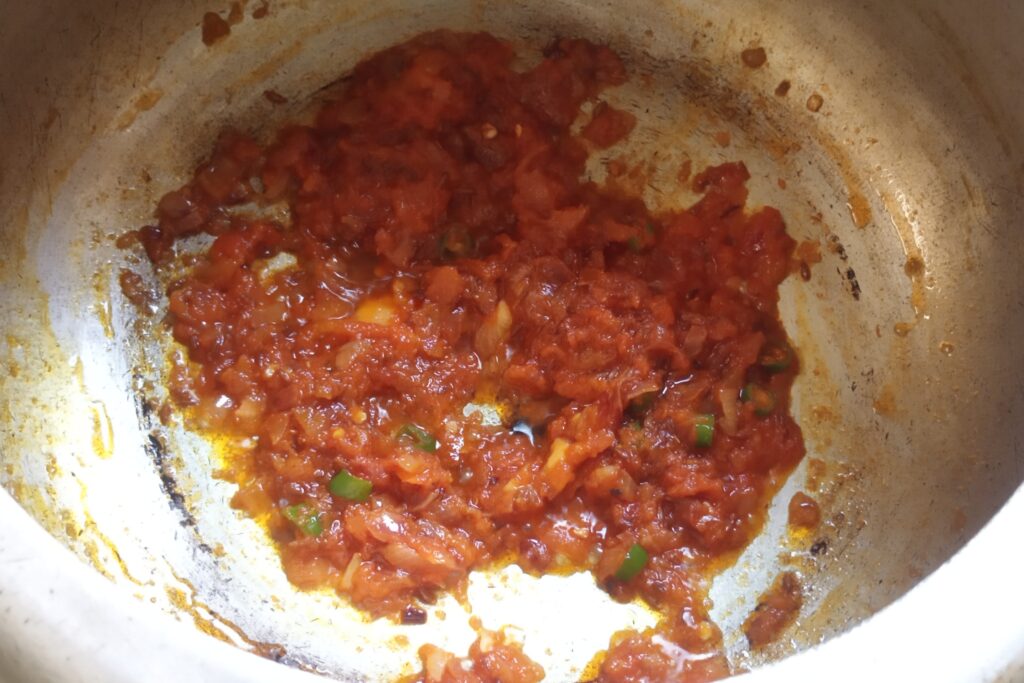 sauteing tomato masala