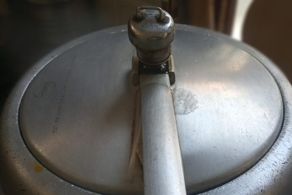 cooking masoor dal in the cooker