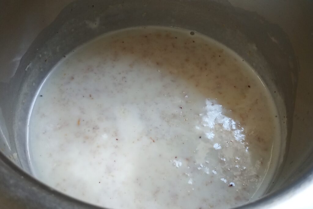 cooking oats pudding on low heat