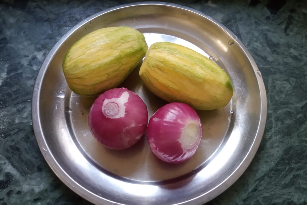 peeled mangoes and onions on a plate
