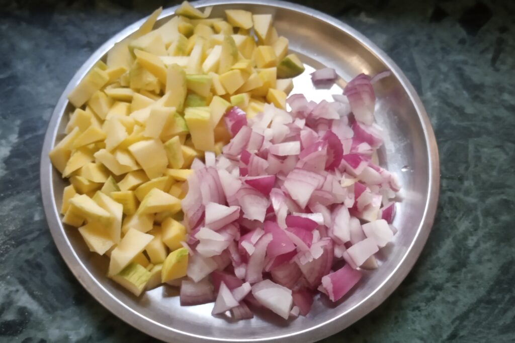 chopped mangoes and onions in a plate