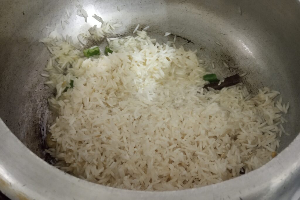 add soaked rice to the tempering