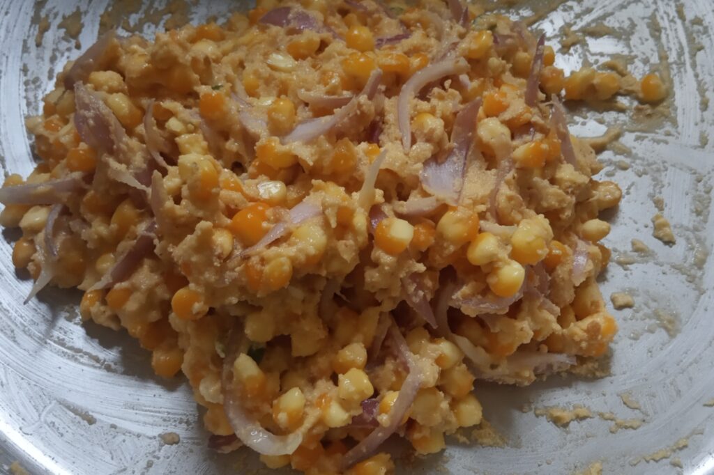 the mixture of corn pakora