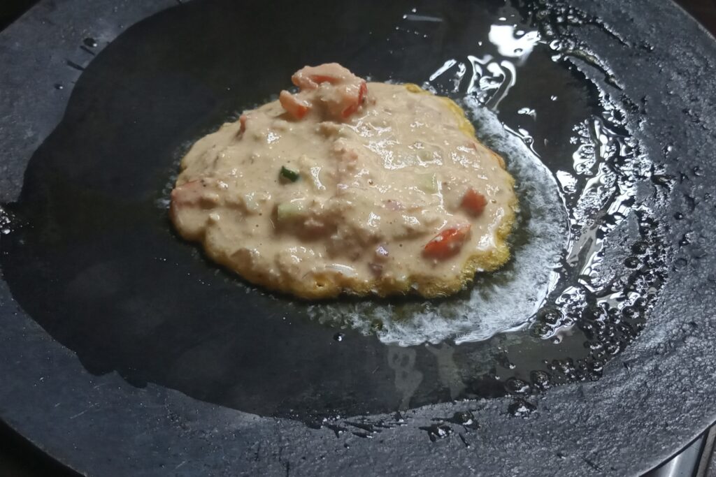 pouring batter to the heated tawa