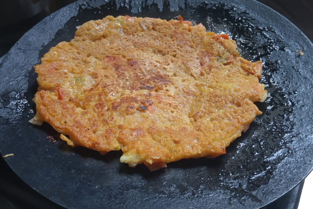the golden oats chilla is cooking