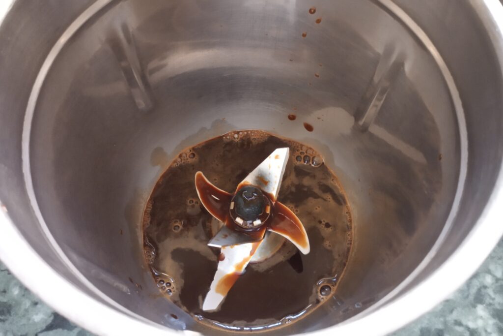 Adding mixture to a jar