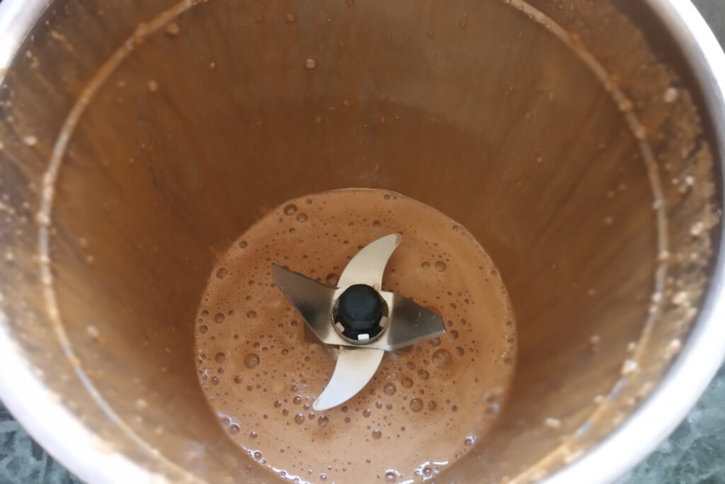 Blending sugar and coffee mixture