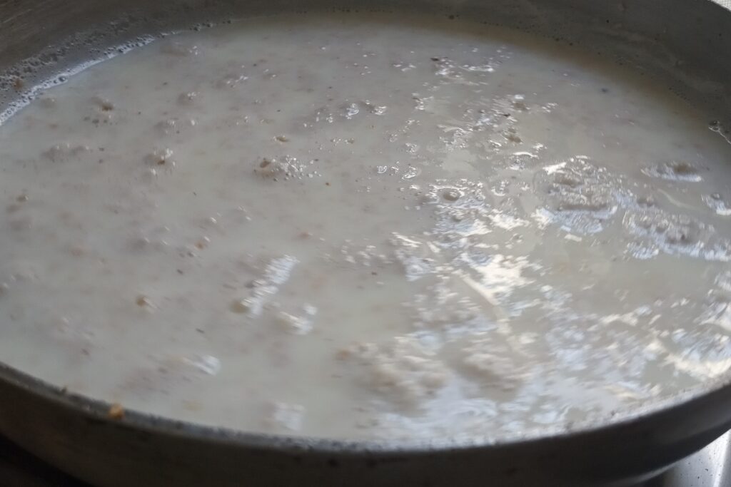 Cooking makhana powder in milk