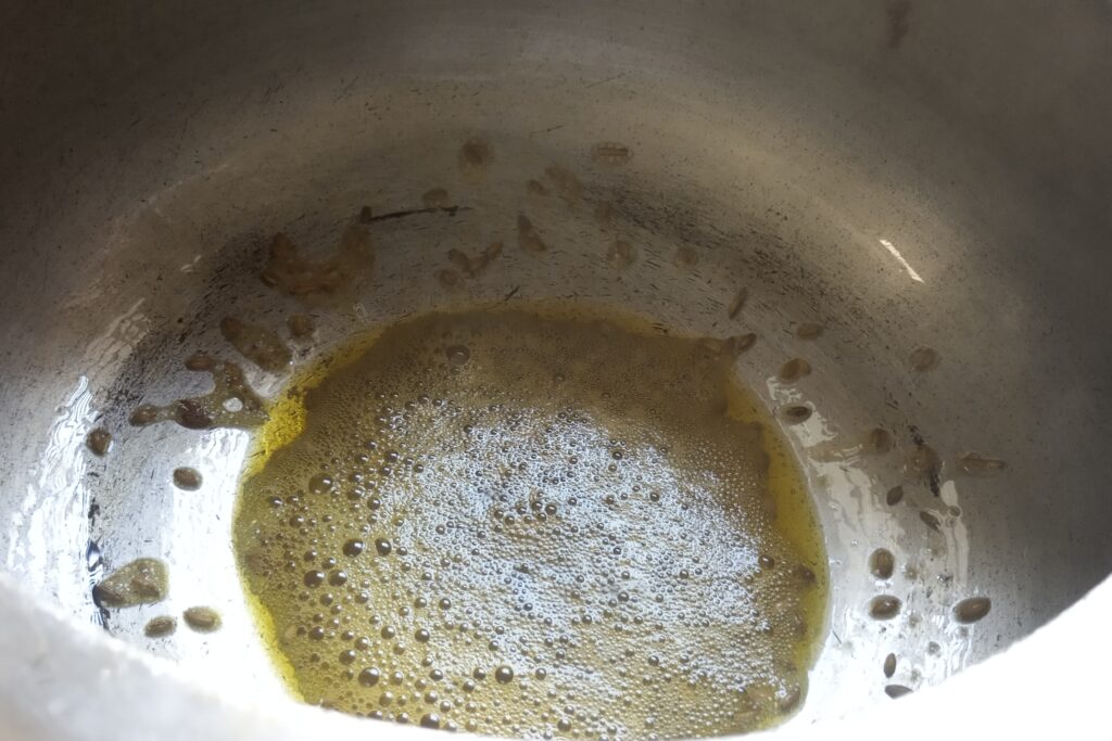 Tempering cumin seeds in oil