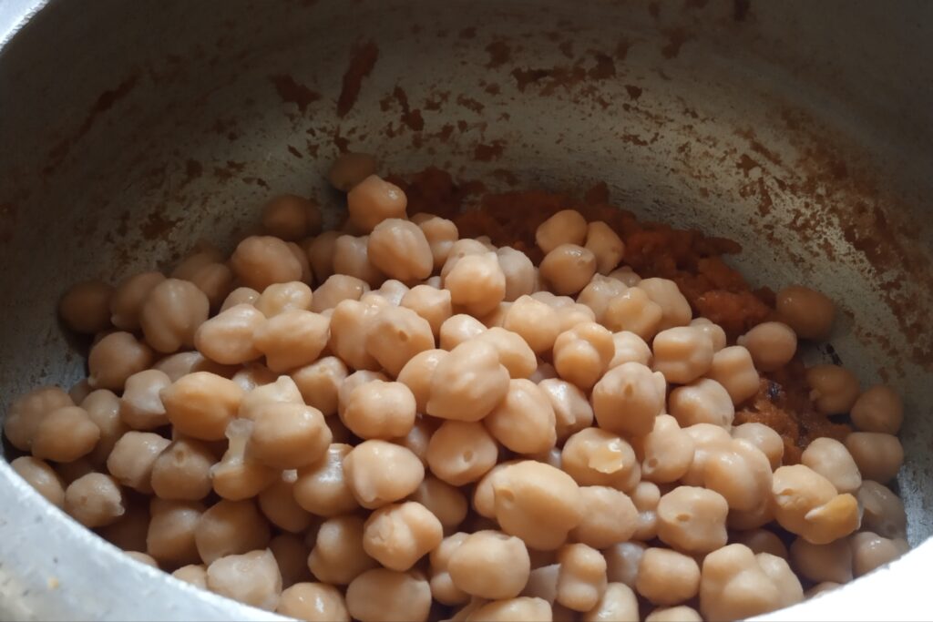 Adding boiled chickpeas