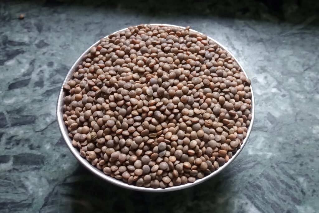 Brown lentils in a bowl