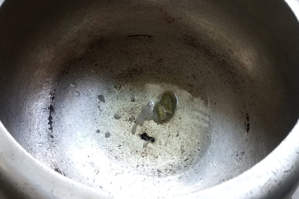 Tempering cardamom pods