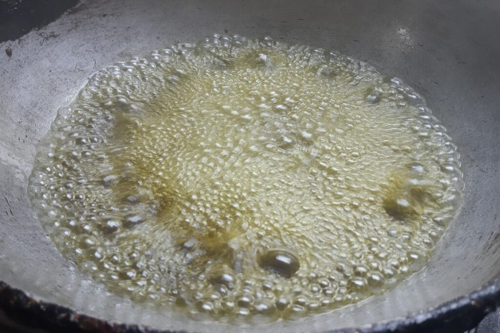 Frying stuffed poori