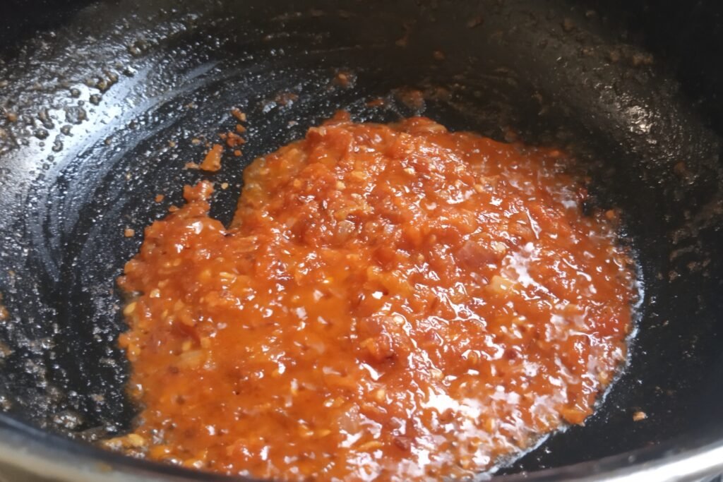Cooking tomato masala