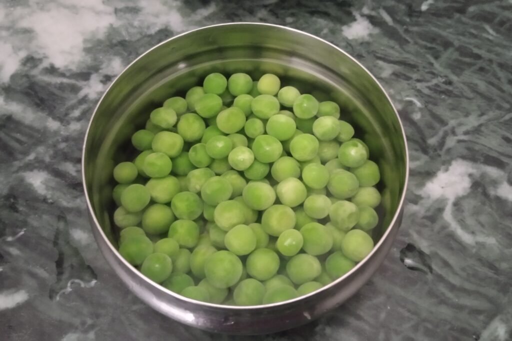 Soaked green peas
